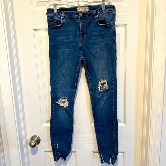 Free People Great Heights Busted Knee/Hem Skinny Jean Size W28. - Picture 1 of 4